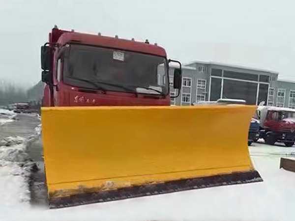 天龙大型除雪车 3.5米推雪铲
